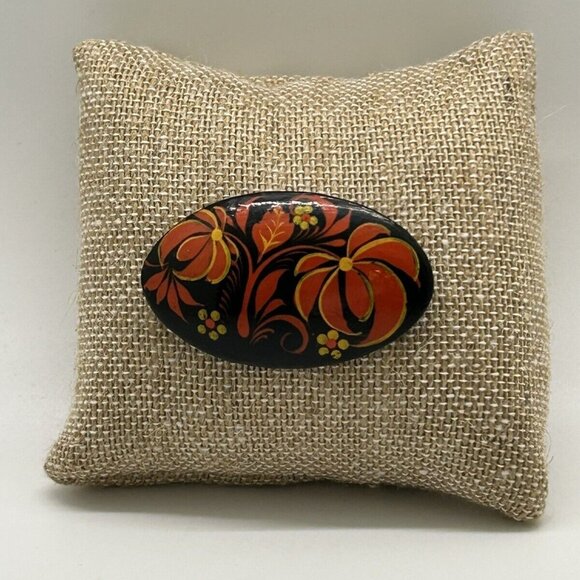 Vintage Hand-Painted Floral Black & Red Wooden Brooch Pin - Picture 4 of 11